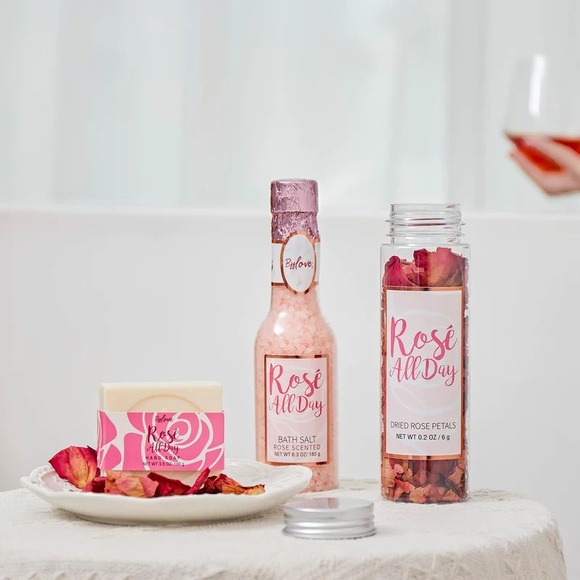 Pink Rose All Day Luxury Bubble Bath Roses Gift Set - Picture 5 of 7